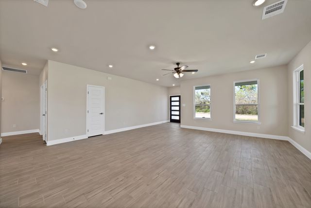 619 Lanai Circle, Runaway Bay, TX 76426