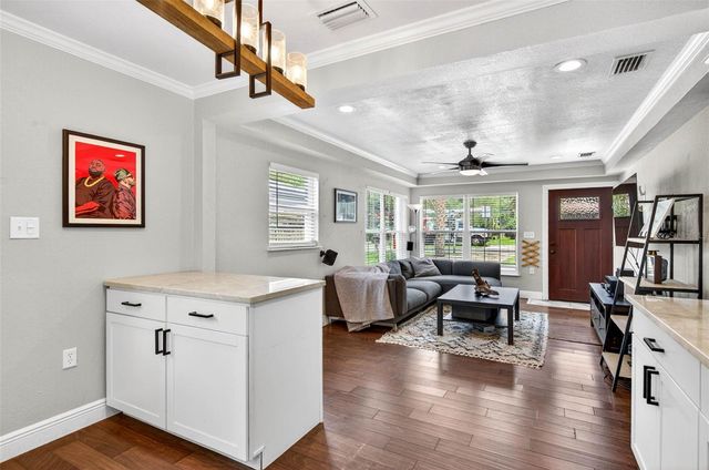 1610 E PARIS STREET, Tampa, FL 33610