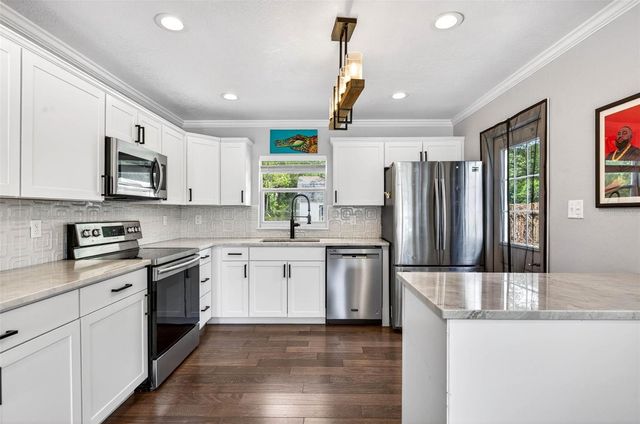1610 E PARIS STREET, Tampa, FL 33610