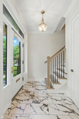 4525 N Artesian Avenue, Chicago, IL 60625