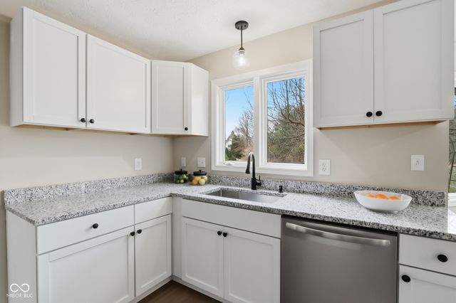 11021 Brentwood Avenue, Zionsville, IN 46077