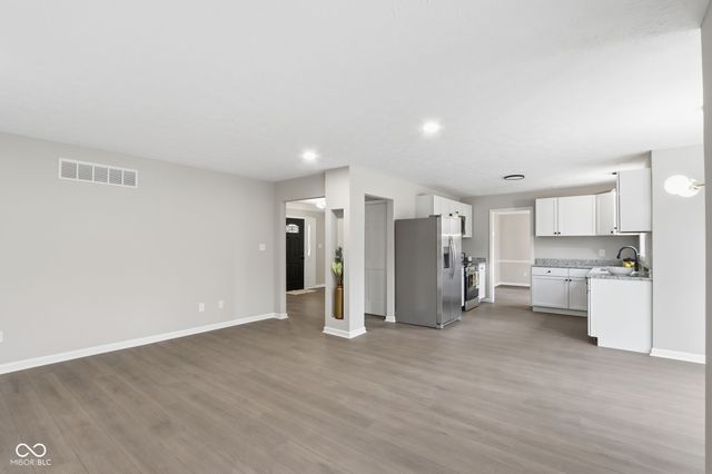 11021 Brentwood Avenue, Zionsville, IN 46077