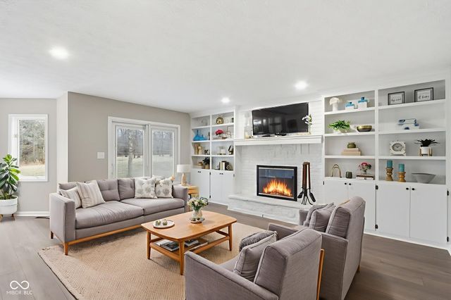 11021 Brentwood Avenue, Zionsville, IN 46077