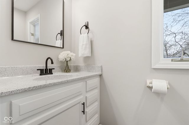 11021 Brentwood Avenue, Zionsville, IN 46077