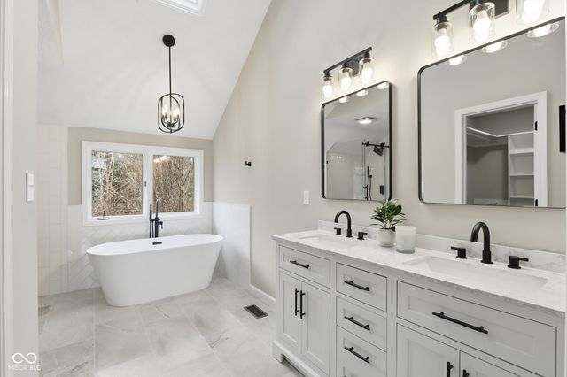 11021 Brentwood Avenue, Zionsville, IN 46077