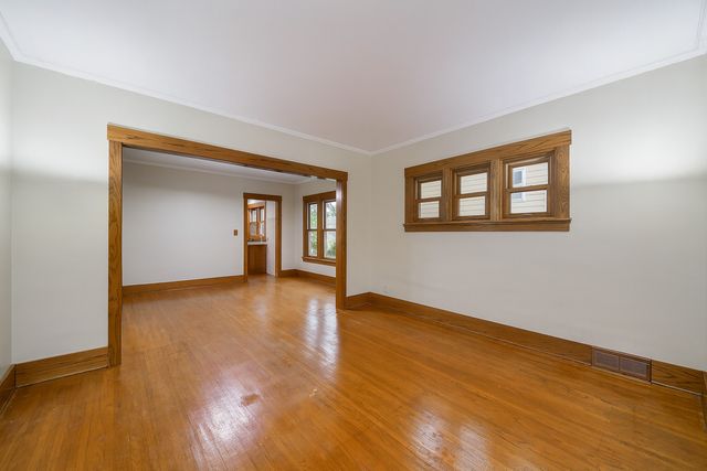 215 N Oak Avenue, Bartlett, IL 60103