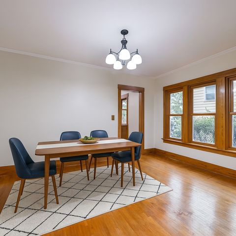 215 N Oak Avenue, Bartlett, IL 60103