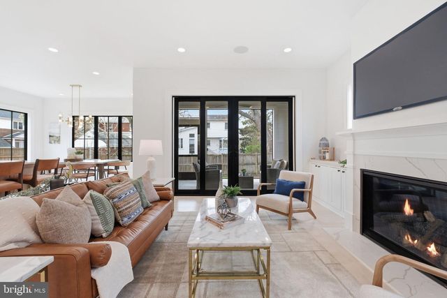 802 N EDGEWOOD ST, Arlington, VA 22201