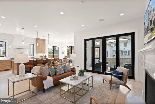 802 N EDGEWOOD ST, Arlington, VA 22201