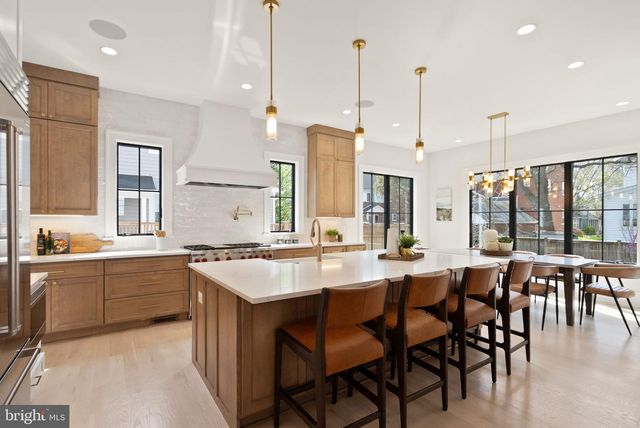 802 N EDGEWOOD ST, Arlington, VA 22201