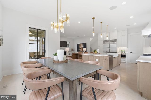 802 N EDGEWOOD ST, Arlington, VA 22201