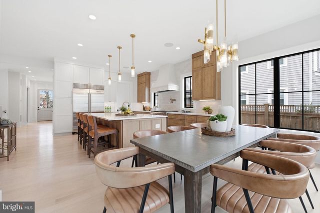 802 N EDGEWOOD ST, Arlington, VA 22201