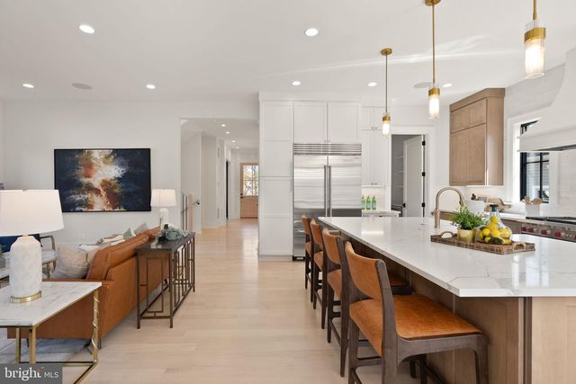 802 N EDGEWOOD ST, Arlington, VA 22201