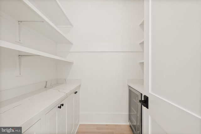 802 N EDGEWOOD ST, Arlington, VA 22201