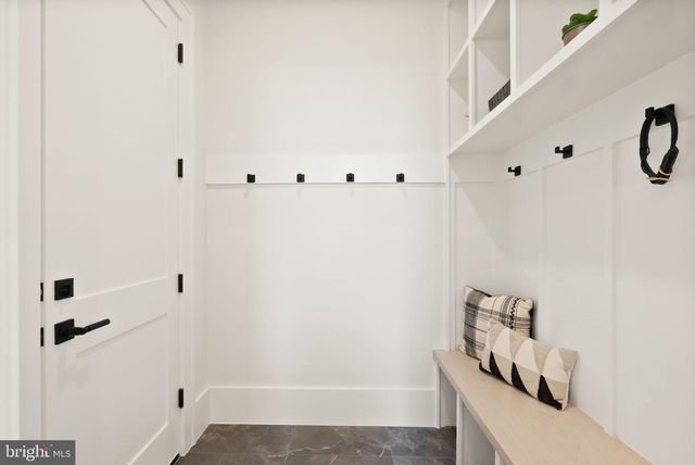 802 N EDGEWOOD ST, Arlington, VA 22201