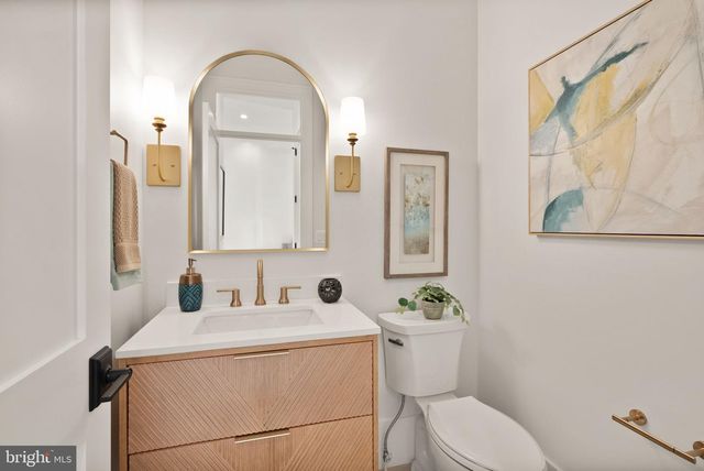 802 N EDGEWOOD ST, Arlington, VA 22201