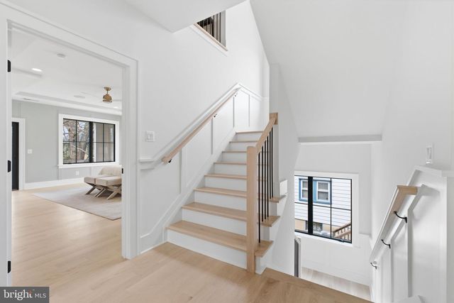 802 N EDGEWOOD ST, Arlington, VA 22201