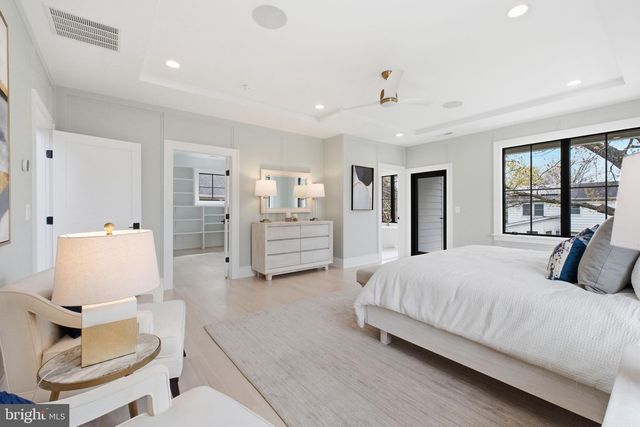 802 N EDGEWOOD ST, Arlington, VA 22201