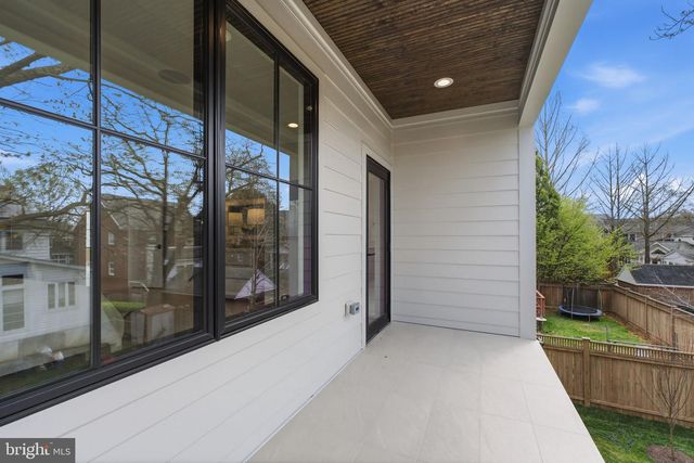 802 N EDGEWOOD ST, Arlington, VA 22201