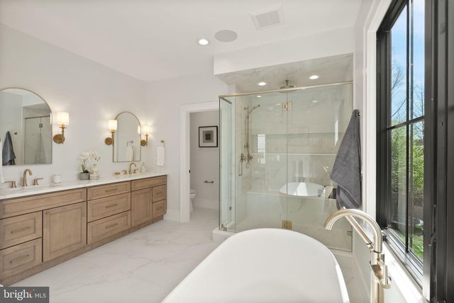 802 N EDGEWOOD ST, Arlington, VA 22201