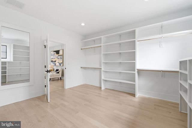 802 N EDGEWOOD ST, Arlington, VA 22201