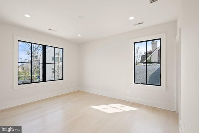 802 N EDGEWOOD ST, Arlington, VA 22201