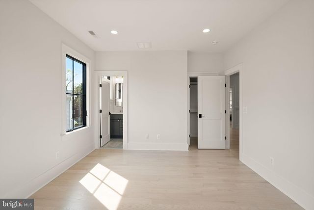 802 N EDGEWOOD ST, Arlington, VA 22201