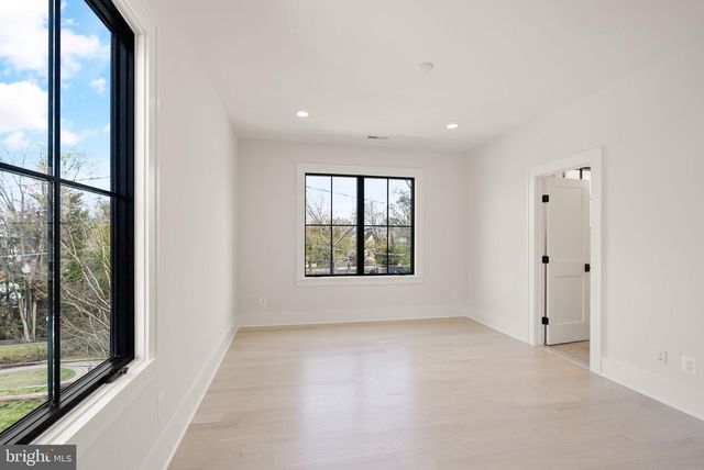 802 N EDGEWOOD ST, Arlington, VA 22201