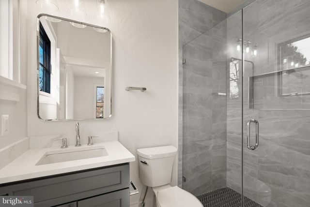 802 N EDGEWOOD ST, Arlington, VA 22201