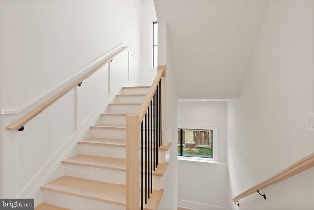 802 N EDGEWOOD ST, Arlington, VA 22201