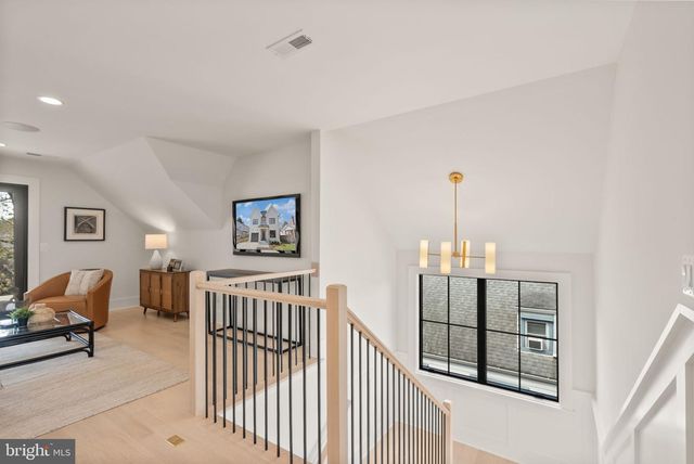 802 N EDGEWOOD ST, Arlington, VA 22201