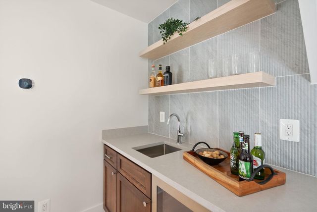 802 N EDGEWOOD ST, Arlington, VA 22201