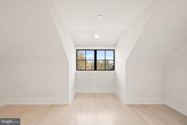 802 N EDGEWOOD ST, Arlington, VA 22201