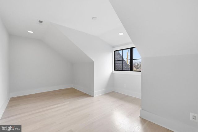 802 N EDGEWOOD ST, Arlington, VA 22201