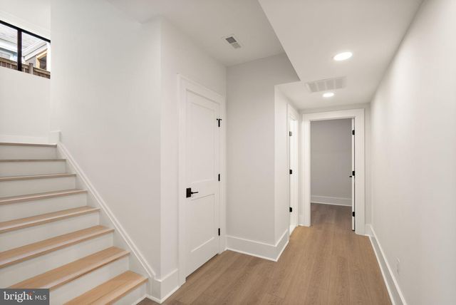 802 N EDGEWOOD ST, Arlington, VA 22201