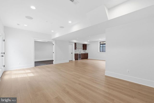 802 N EDGEWOOD ST, Arlington, VA 22201