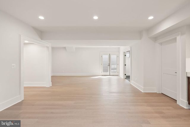 802 N EDGEWOOD ST, Arlington, VA 22201