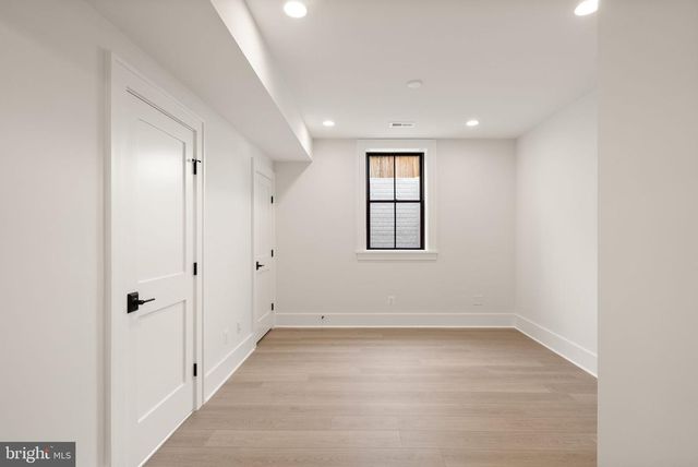 802 N EDGEWOOD ST, Arlington, VA 22201