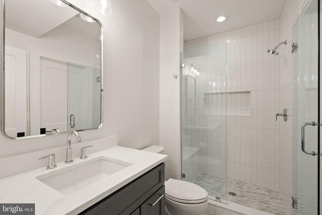 802 N EDGEWOOD ST, Arlington, VA 22201