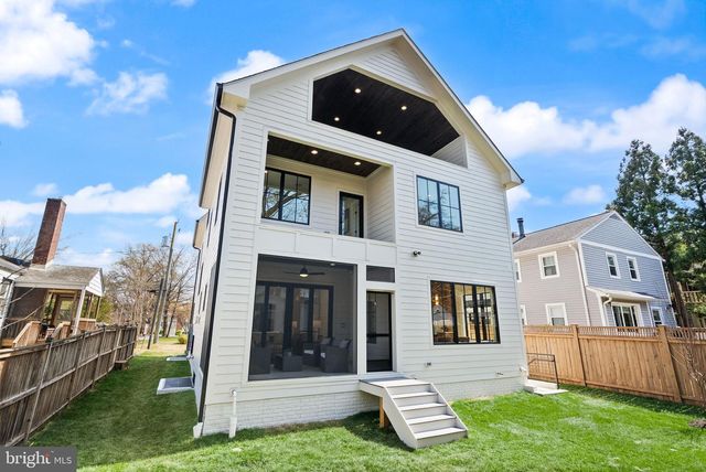 802 N EDGEWOOD ST, Arlington, VA 22201