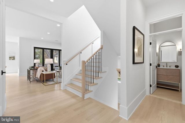 802 N EDGEWOOD ST, Arlington, VA 22201