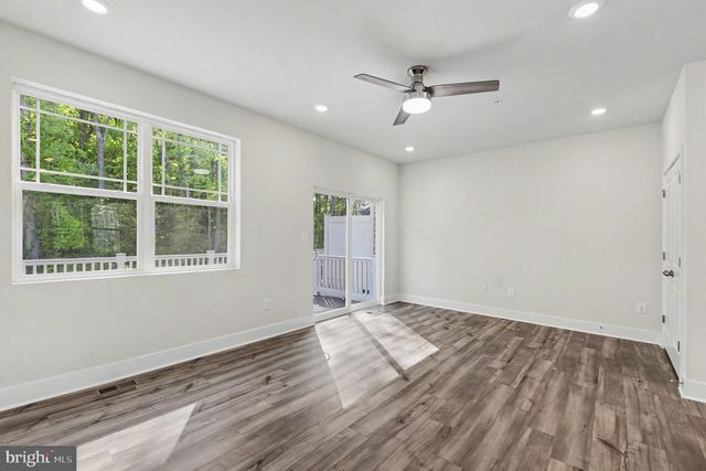238 WATERSTONE RD, Essex, MD 21221