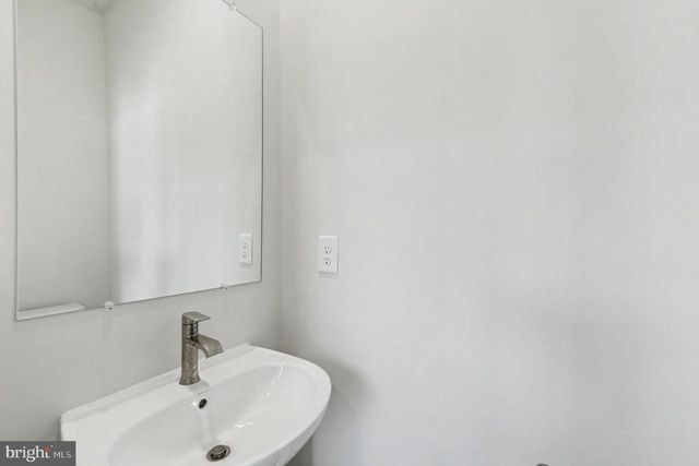 238 WATERSTONE RD, Essex, MD 21221