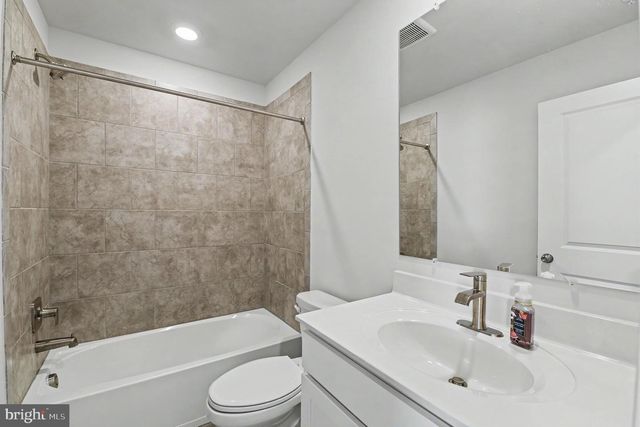 238 WATERSTONE RD, Essex, MD 21221