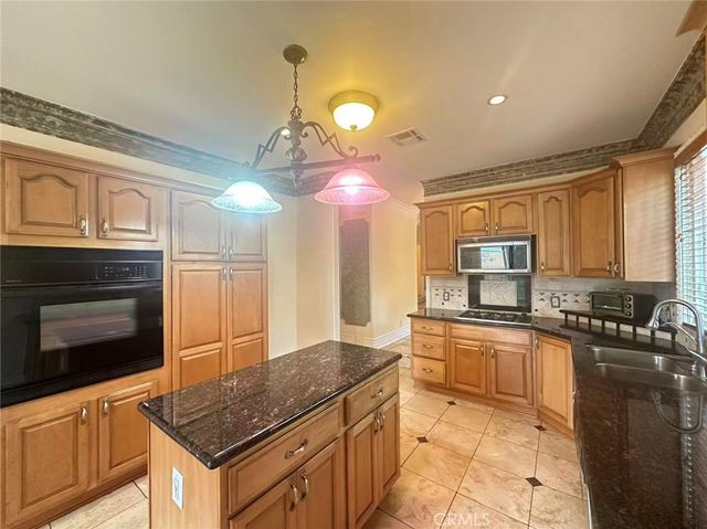 928 S Bon View Ave, Ontario, CA 91761