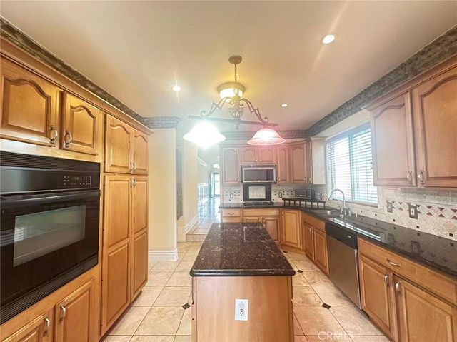 928 S Bon View Ave, Ontario, CA 91761