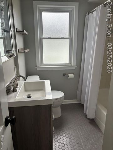 1885 West Boulevard, Berkley, MI 48072