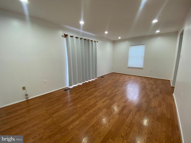8900 SHAMROCK CT, Springfield, VA 22152