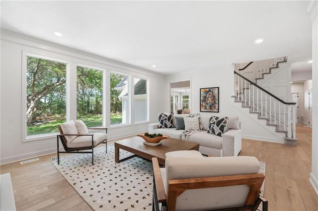 2634 SW Wintervalley Drive, Lee's Summit, MO 64081