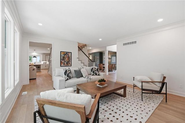 2634 SW Wintervalley Drive, Lee's Summit, MO 64081